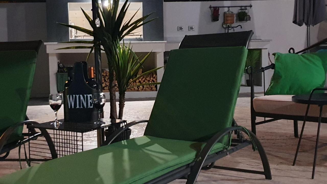 Villa Fides With Private Pool, Garden And Sea View Kaštel Novi Exterior foto