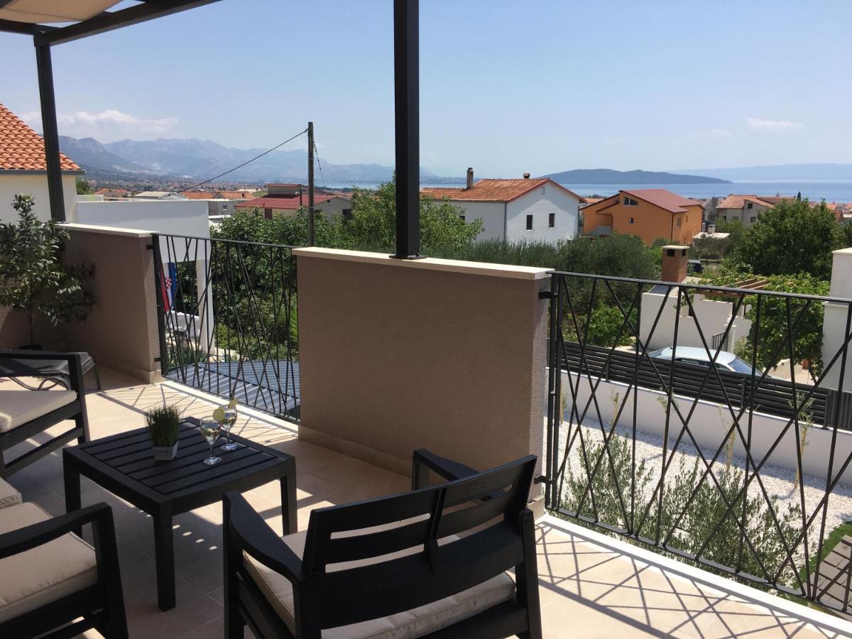 Villa Fides With Private Pool, Garden And Sea View Kaštel Novi Exterior foto