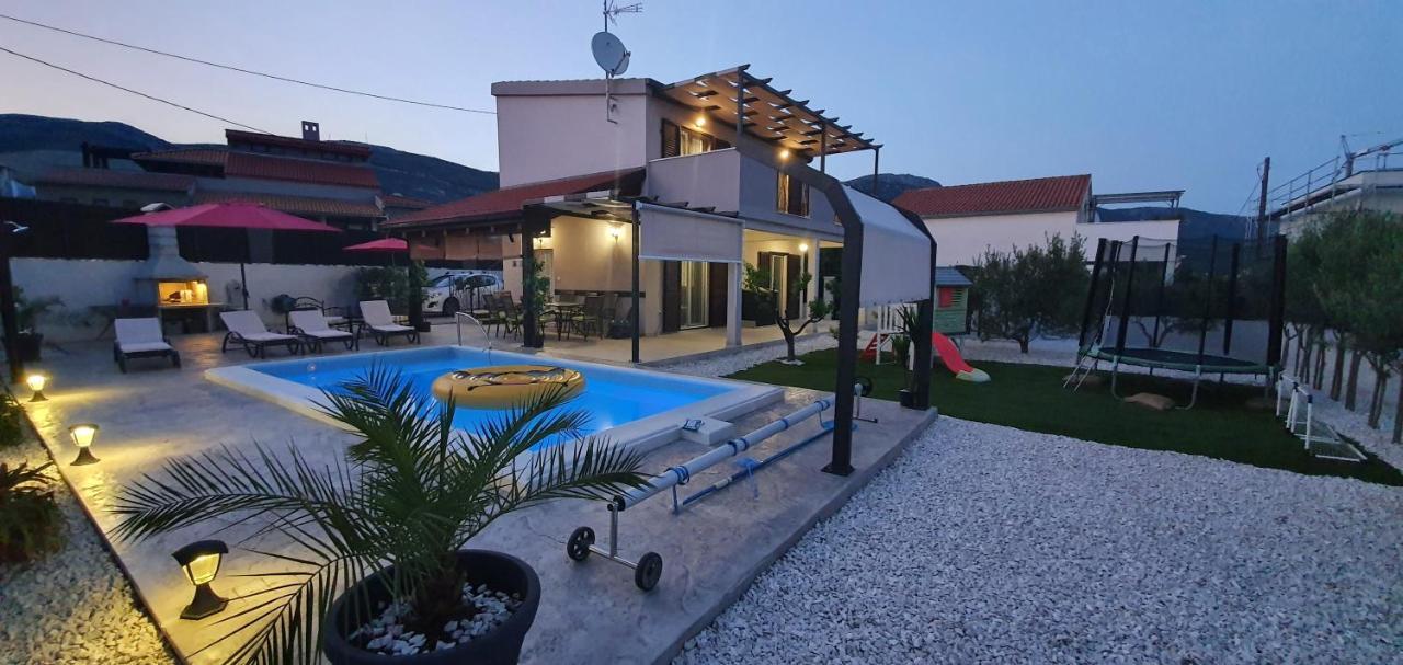 Villa Fides With Private Pool, Garden And Sea View Kaštel Novi Exterior foto