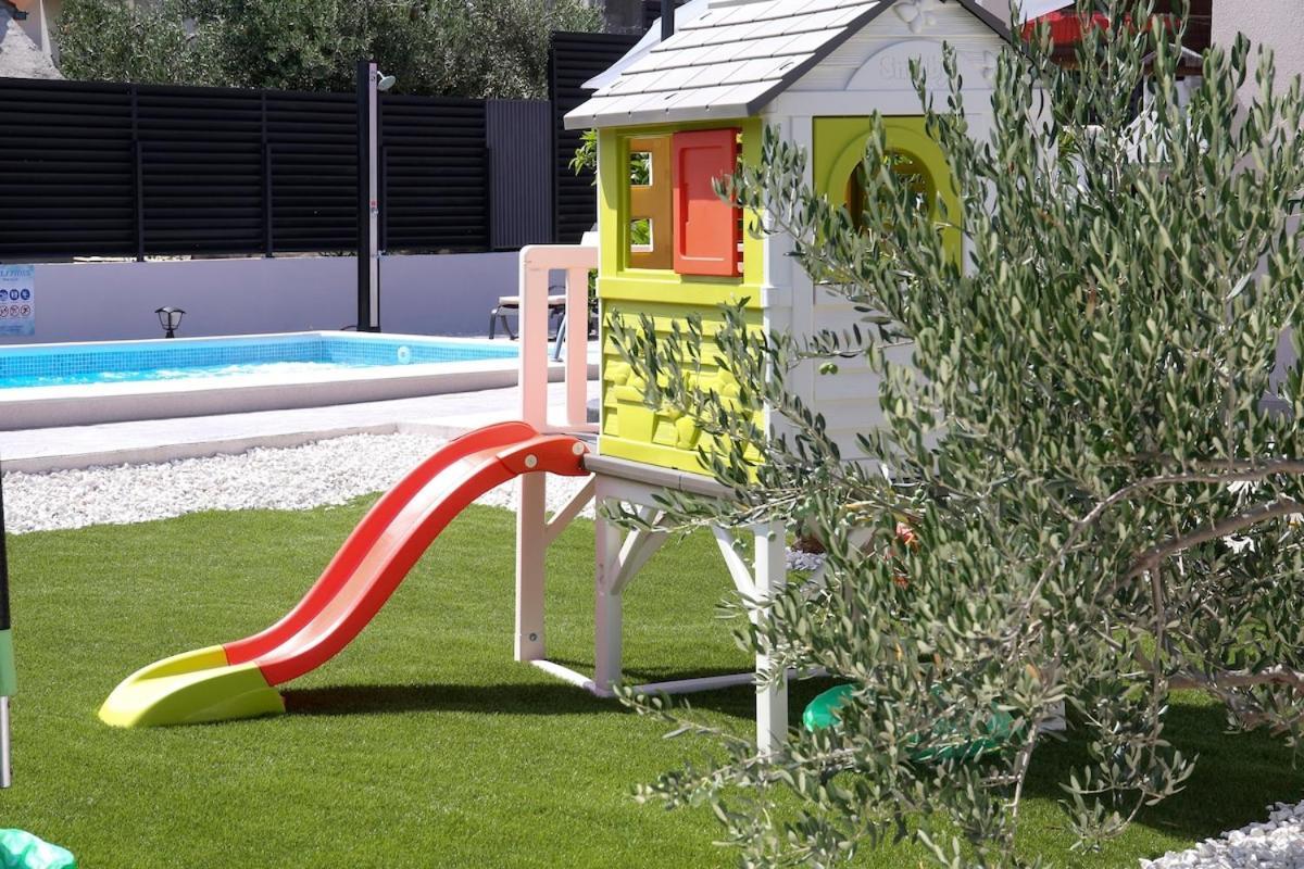 Villa Fides With Private Pool, Garden And Sea View Kaštel Novi Exterior foto