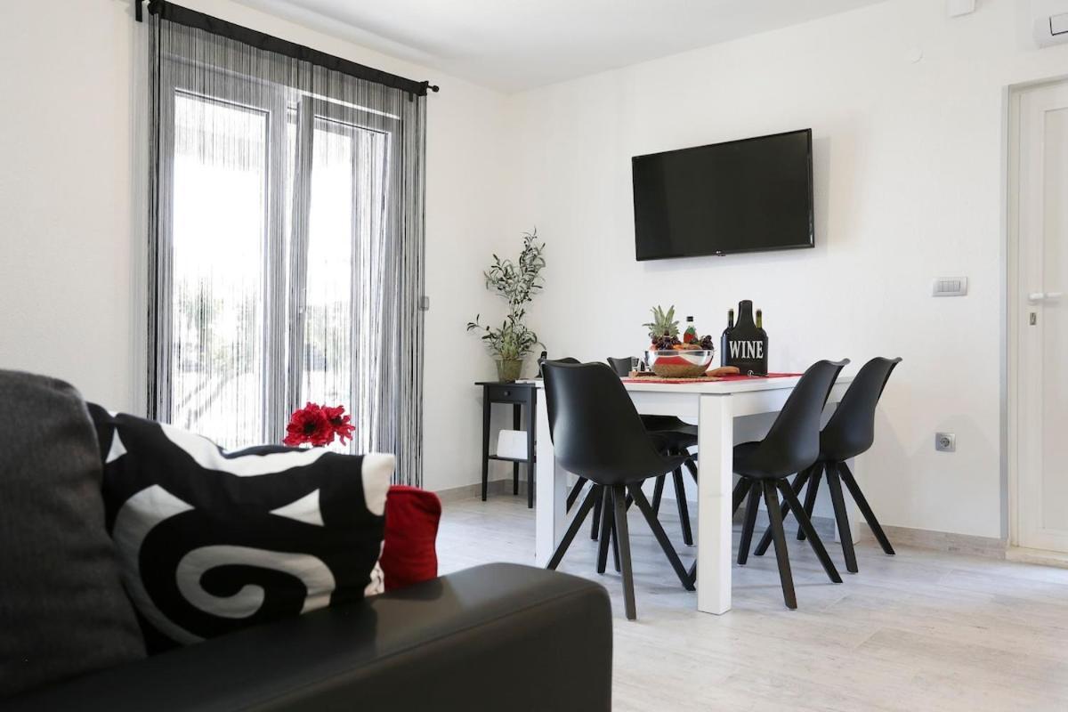 Villa Fides With Private Pool, Garden And Sea View Kaštel Novi Exterior foto