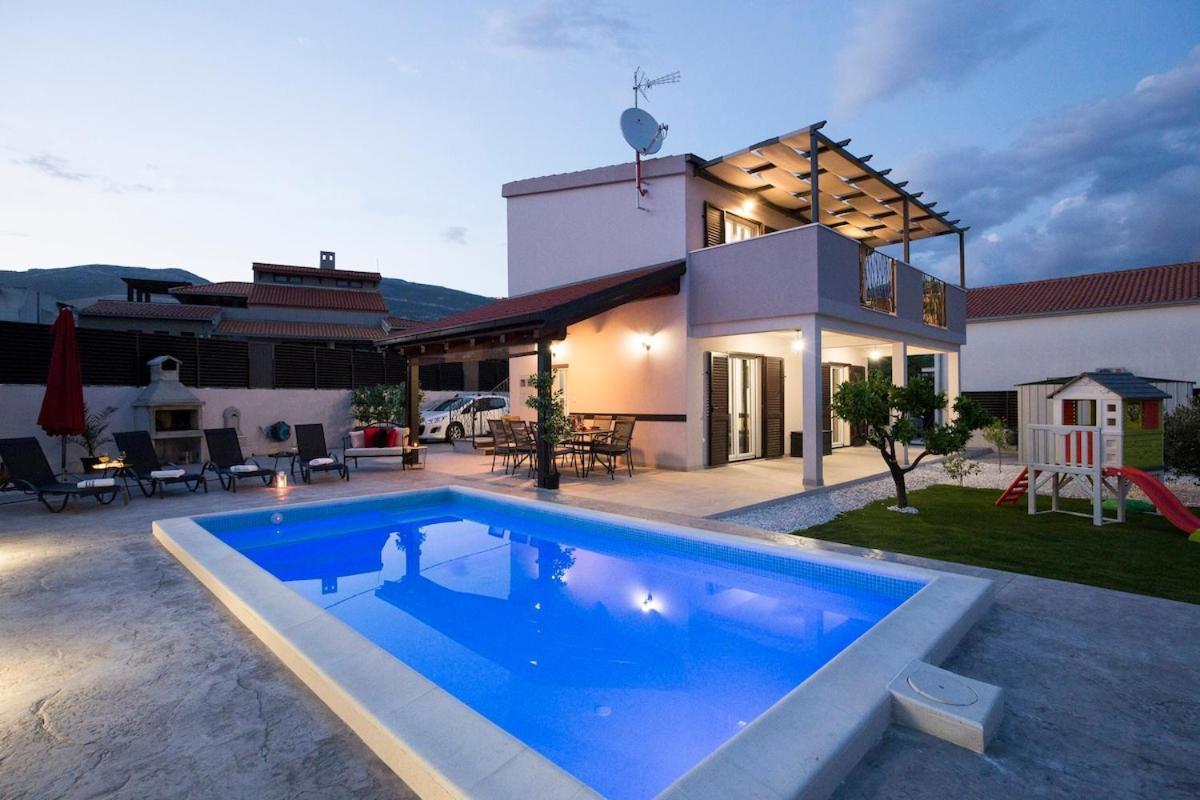 Villa Fides With Private Pool, Garden And Sea View Kaštel Novi Exterior foto